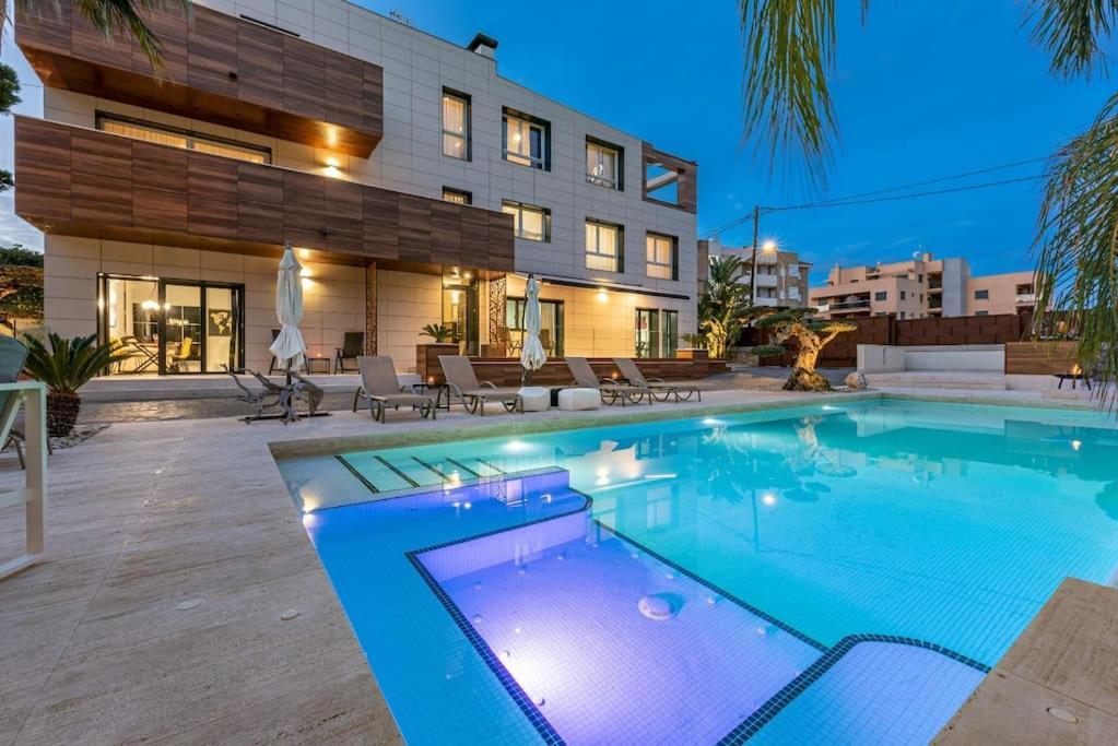 ミアミ・プラトーヤ5 Stelle Piscina, Jacuzzi, Wifi - 2 Min Dal Mareアパートメント エクステリア 写真